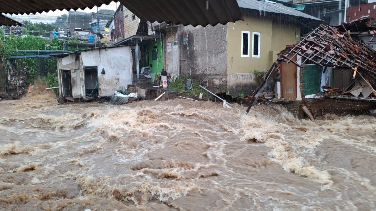 Wali Kota Bogor Ingatkan Risiko Tinggi Bangunan di Atas Turap dan Sempadan Sungai