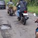 Jalan Menuju Wisata Ciapus–Tamansari Rusak Parah, Wisatawan dan Warga Keluhkan Lubang Jalan