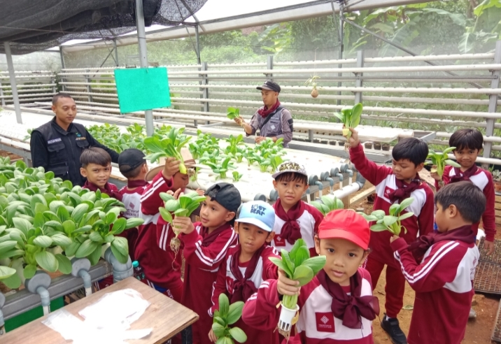 Agroeduwisata Polbangtan Bogor Kenalkan Pertanian Sejak Dini kepada Siswa SDIT Insantama Bogor
