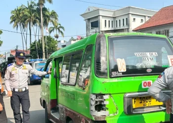 Empat angkot
