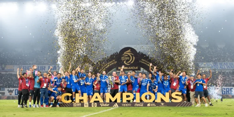 Persib Bandung saat merayakan gelar juara BRI Super League 2025/2026. Foto: Ist