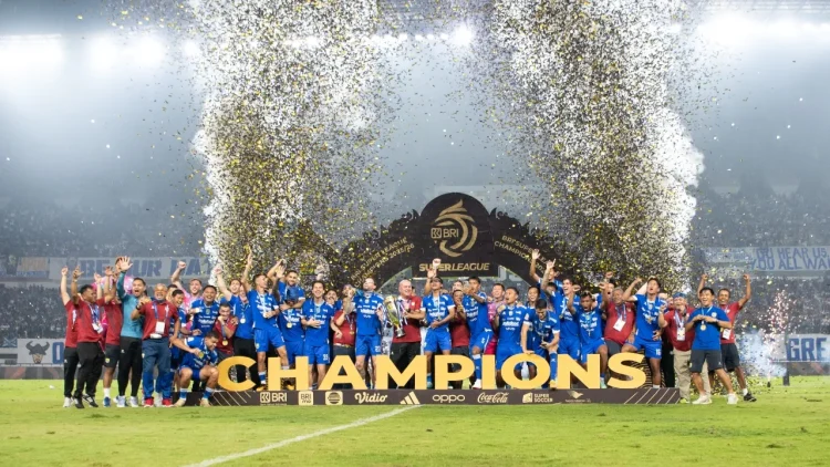 Cetak Hattrick Juara, Bojan Hodak Sebut Persib Bandung Banyak Dinaungi Keberuntungan