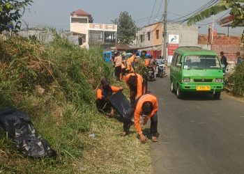 Bersih Bersih Sampah dan Pangkas Rumput Tepi Jalan, Pemdes Sukadamai Dan UPT Sampah Dramaga Dituding Umbar Pencitraan