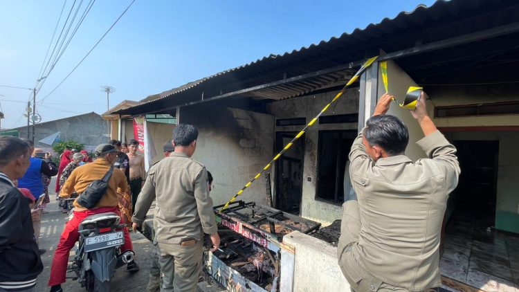 Rumah Kontrakan di Cigombong Hangus Terbakar