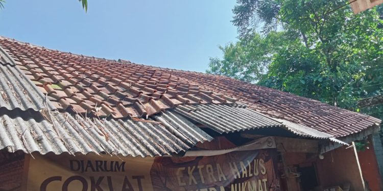 Kondisi rumah penyandang disabilitas warga Kampung Cikalang RT 04 RW 06, Desa Caringin, Kecamatan Caringin, Kabupaten Bogor. Foto: Yudi