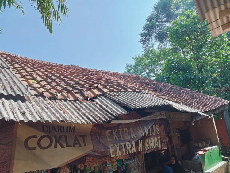 Atap Rusak dan Dinding Retak Parah, Rumah Penyandang Disabilitas di Caringin Bogor Mengkhawatirkan