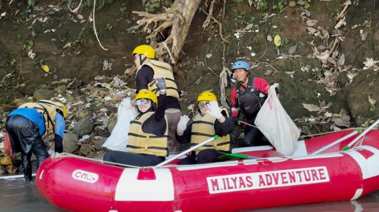 Aksi Nyata Tirta Pakuan dan Bapperida Susur Sungai Cisadane Demi Amankan Kualitas Air Baku