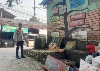 mobil boks berstiker Badan Gizi Nasional