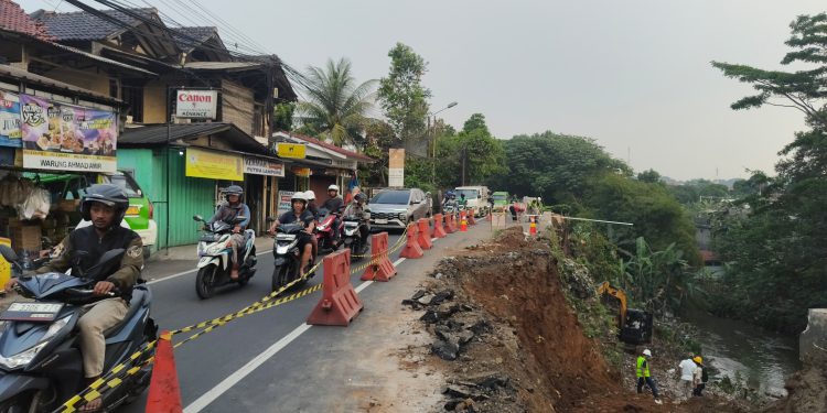 Penanganan Longsor di Jalan Kebon Pedes, Kota Bogor Memasuki Tahap Pengerukan. Foto: BogorOne.co.id