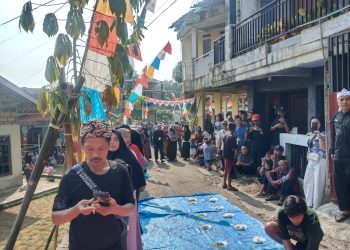 Tradisi Sedekah Bumi di Cijeruk Bogor: Dongdang Hasil Bumi Diarak dan Diperebutkan Warga