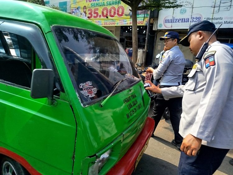 213 Angkot Tua di Kota Bogor Resmi Dibekukan