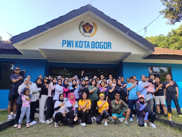 Gelar Cek Kesehatan Rutin di PWI, Dinkes Kota Bogor Juga Sumbang Oksigen untuk Ambulans Sosial