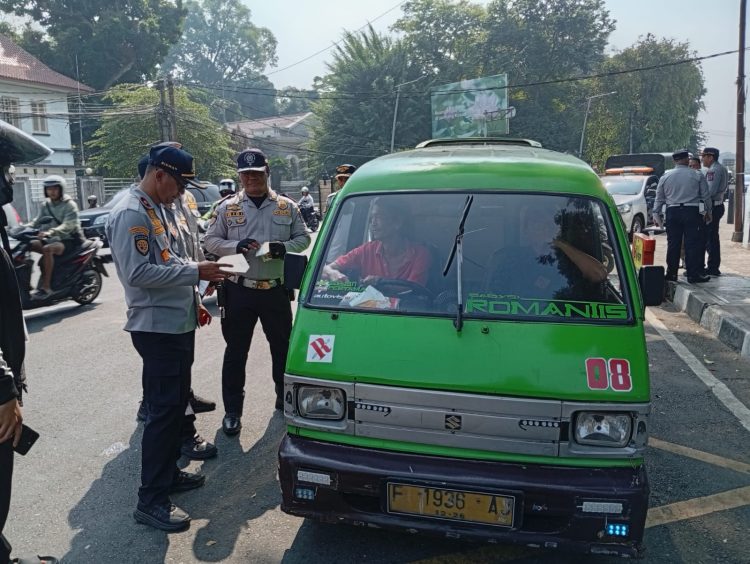 Membandel Tetap Mengaspal, Tiga Angkot Tua di Kota Bogor Langsung Dikandangkan Petugas