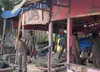 Kembalikan Fungsi Ruang Milik Jalan, Satpol PP Kabupaten Bogor Bersihkan Bangli di Cigombong
