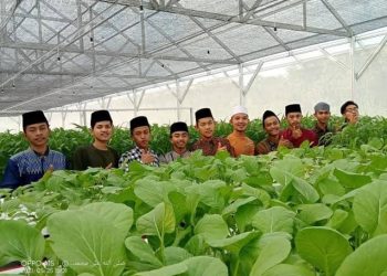 Model Pendidikan Pesantren Al-Qur’an dan Kewirausahaan: Integrasi Pembentukan Karakter Qur’ani, Kemandirian Ekonomi, dan Kebangkitan Peradaban Islam