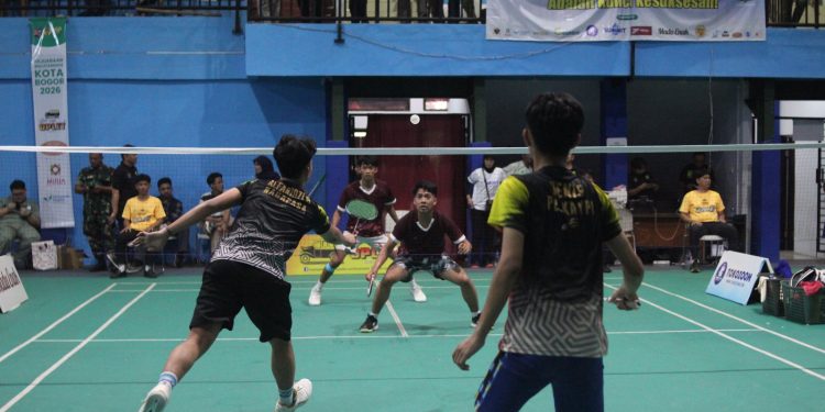 Laga Final Turnamen Bulu Tangkis Kejurkot PBSI Kota Bogor di Hall B GOR Pajajaran, pada Kamis (2/7/06). Foto: Dok. BogorOne.co.id