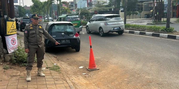 Satpol PP Kota Bogor Tindak Lanjuti soal Ceceran Tanah Proyek Pembangunan RS Pandu, Kelurahan Tegal Lega di Wilayah Kecamatan Bogor Utara.