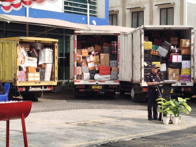 Sasar Warung Hingga Ekspedisi, Bea Cukai Bogor Bersama Tim Gabungan Sita 10 Juta Rokok Ilegal
