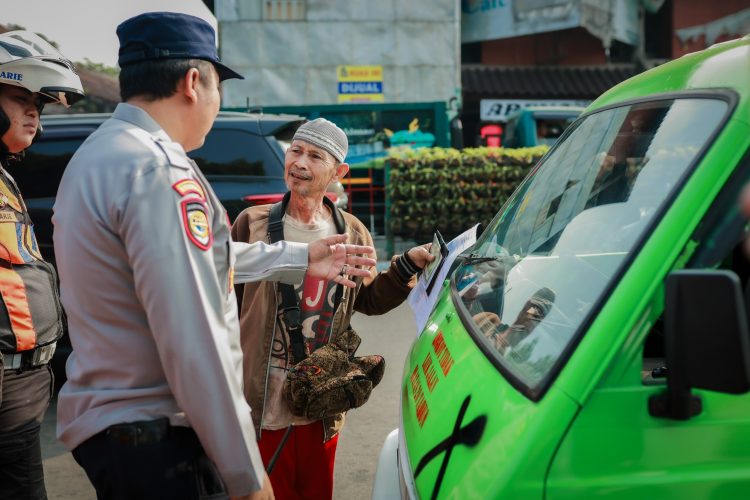 Puluhan Angkot Terjaring Operasi di Jalan Kapten Muslihat