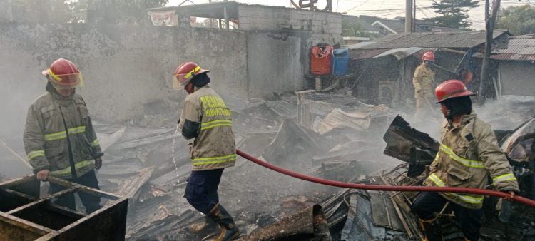 Kebocoran Tabung Gas Pemicu Kebakaran Lahan Rongsok di Ciomas, Pemilik Alami Luka Bakar