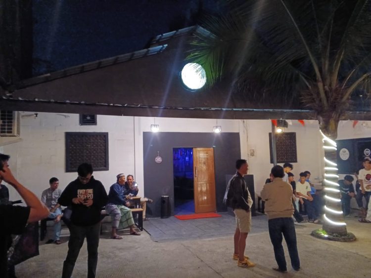 Warga dan Aparat Sidak Cafe d’Queen Cibadak yang Nekat Buka Hingga Subuh