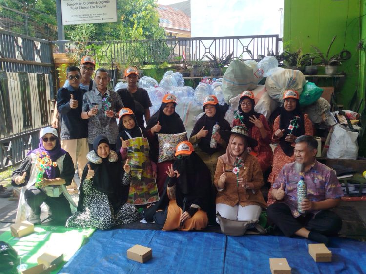 Dari Minyak Jelantah Hingga Eco-Enzyme, Bank Sampah Bersih Istiqomah Hasilkan Produk Bernilai Ekonomis