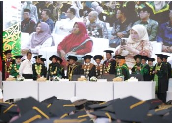 Mentan Amran Beri Modal Kerja untuk Wisudawan Yatim Piatu: “Sudah Lulus, Saatnya Mandiri dan Membahagiakan Orang Tua”
