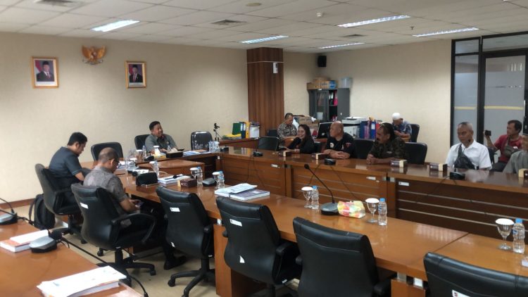 Pengusaha Angkot Kota Bogor Minta Kepastian Nasib ke DPRD
