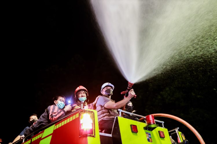 Pemkot Bogor Semprotkan Water Mist di Ruas Jalan Protokol Hingga Dini Hari