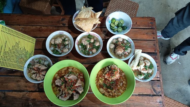 Viral di Tanah Sareal, Bakso Gunung Kidul Taichan Bu Iwan Teplan Diserbu Pembeli