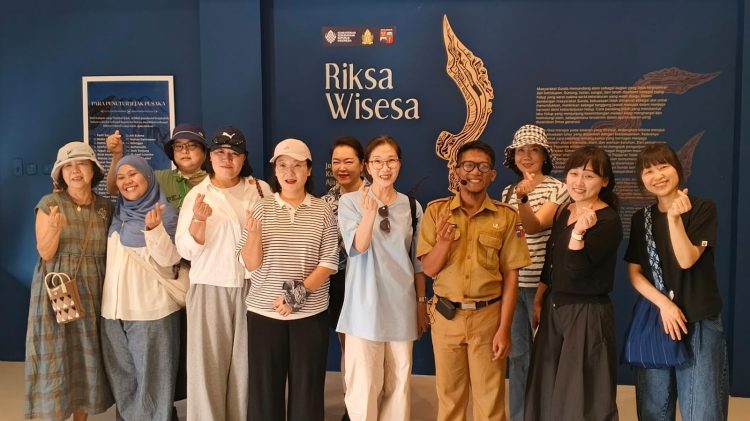Annyeonghaseyo! Turis Korea Selatan Kagumi Koleksi Kujang Museum Pajajaran