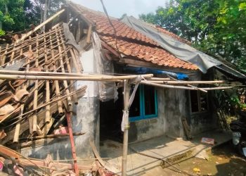 Longsor Rusak Rumah Warga di Desa Ciburayut, Dua Keluarga Terpaksa Mengontrak