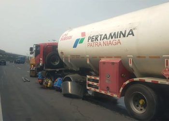 Truk tangki bahan bakar minyak