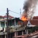 Api membakar dua rumah di Gang Menteng