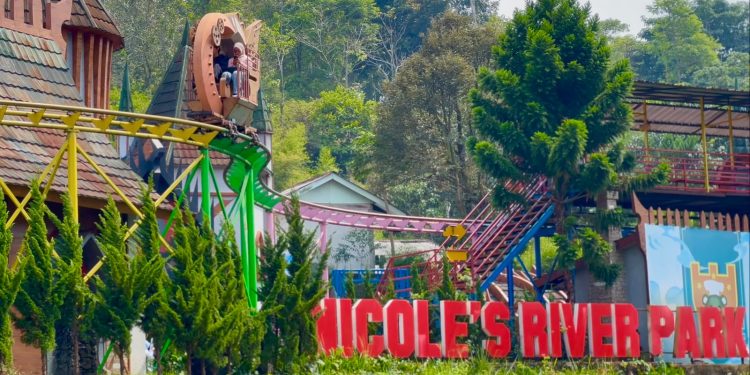 Nicole’s River Park merupakan destinasi wisata di kawasan Puncak, Bogor, Jawa Barat.