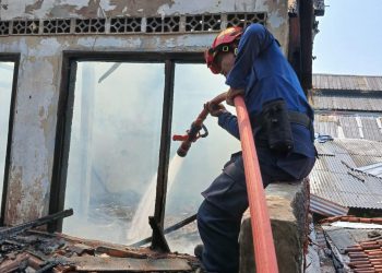 Diduga Berasal dari Lilin Saat Mati Lampu, Rumah Dua Lantai di Tamansari Terbakar