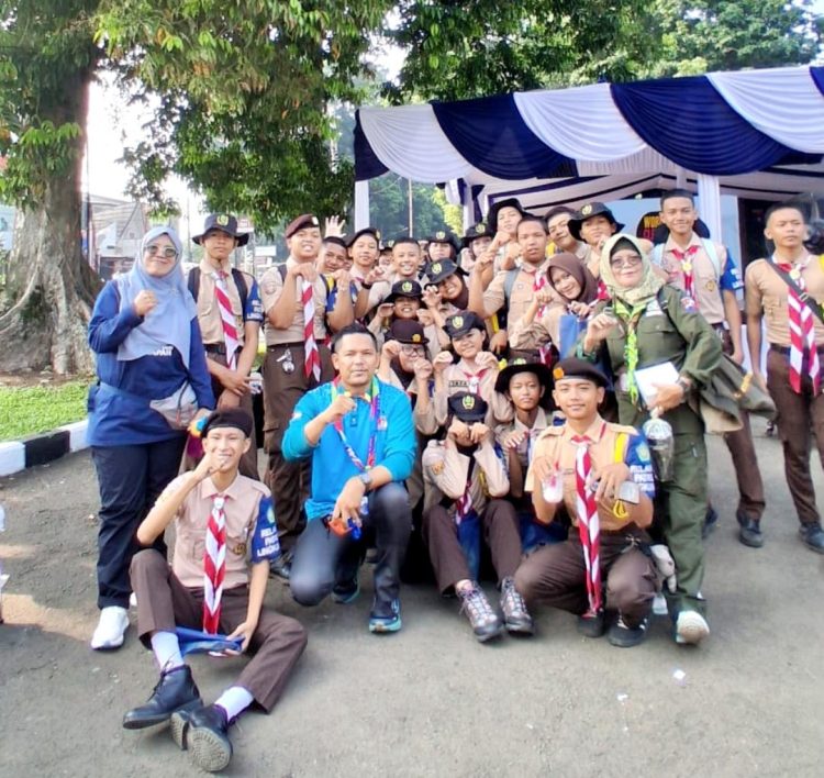 World Cleanup Day, Pramuka Kota Bogor Terjun Edukasi Warga Pilah Sampah di CFD
